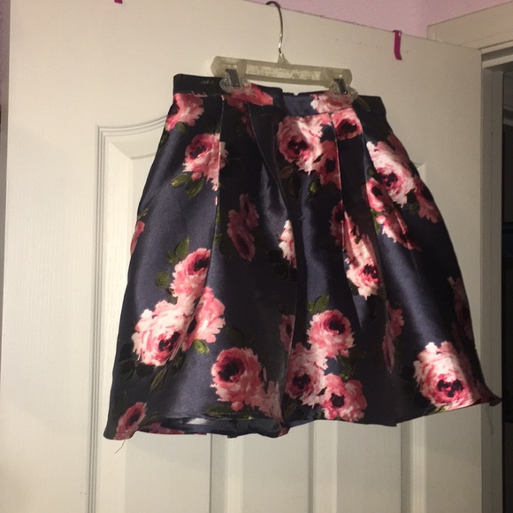 TWO PIECE SEMI FORMAL DRESS - Picture 2 of 2